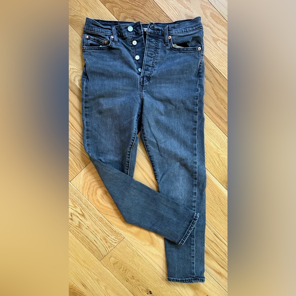 ***SOLD***
Women’s Levi Jeans Bundle - Picture 9 of 9